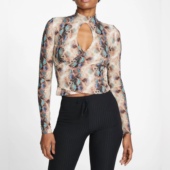 2! Long sleeve Keyhole Tops - Picture 7 of 7